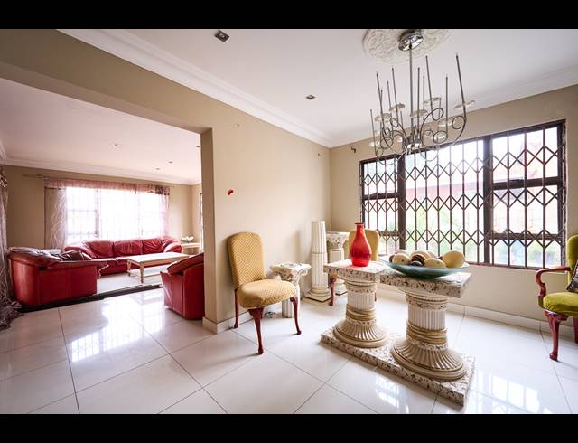8 BEDROOM HOUSE FOR SALE IN NOORDWYK